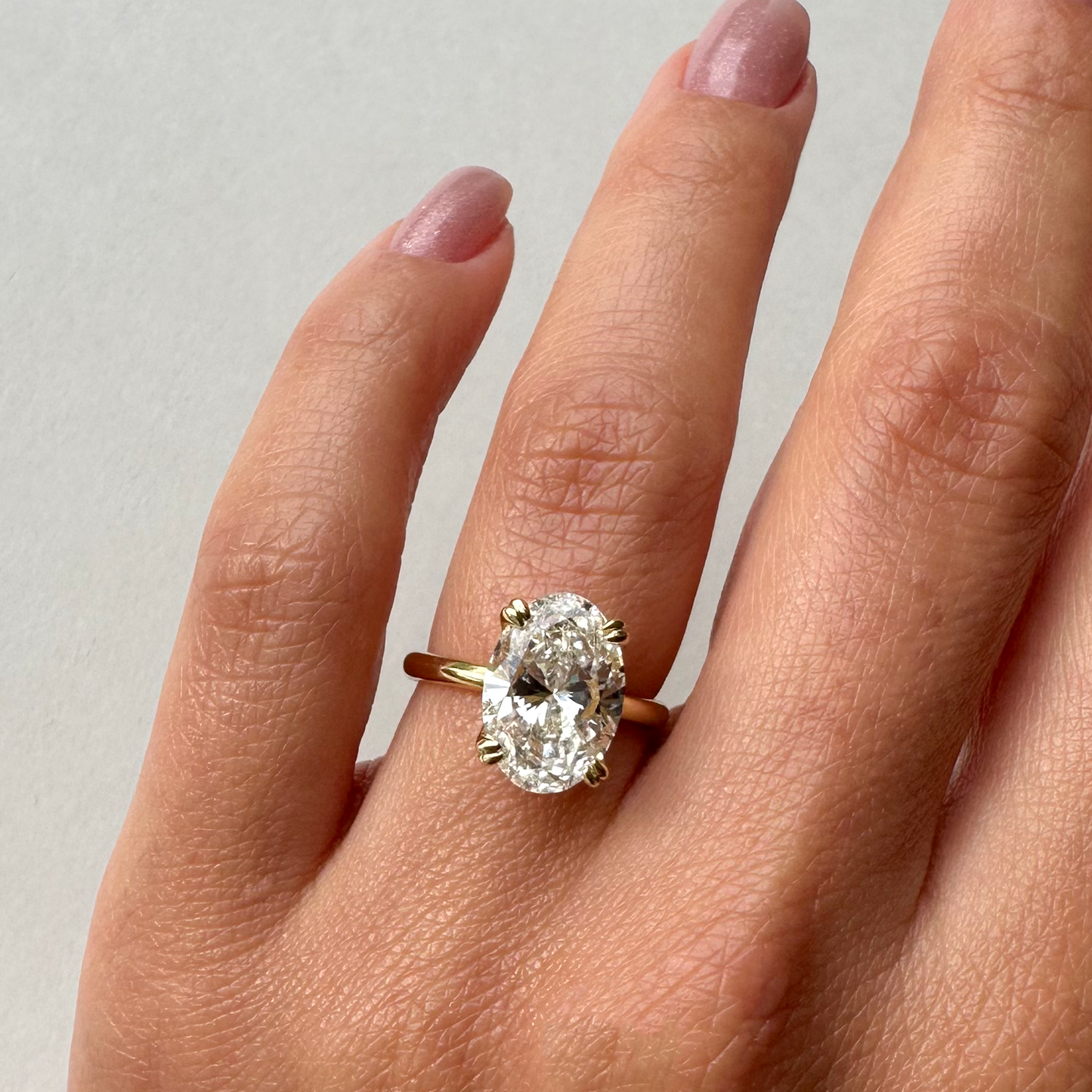 Isabel 3ct Oval Kesim Pırlanta 18k Altın Yüzük