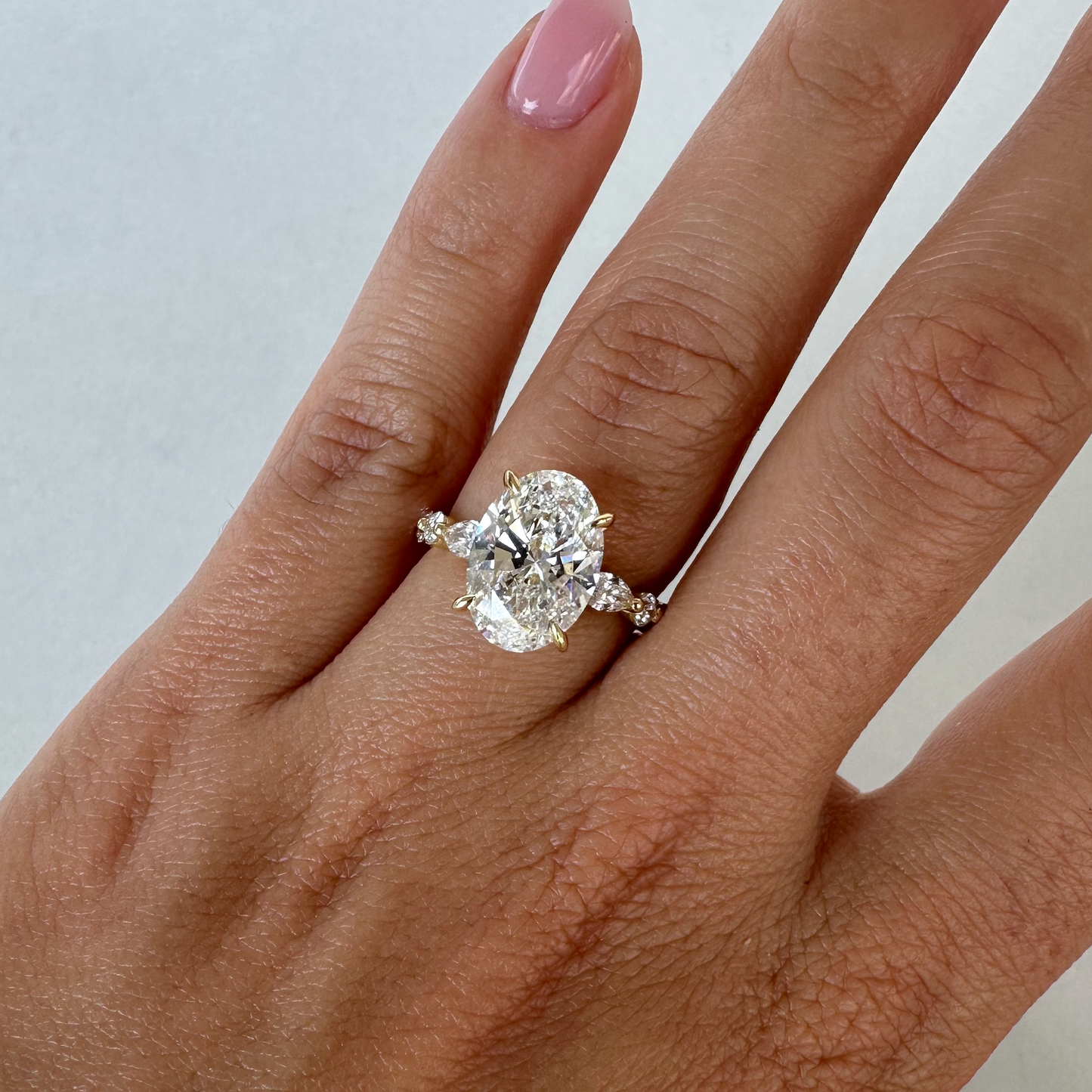 Maribel 3.63ct Oval Kesim Lab Pırlanta 18k Altın Yüzük