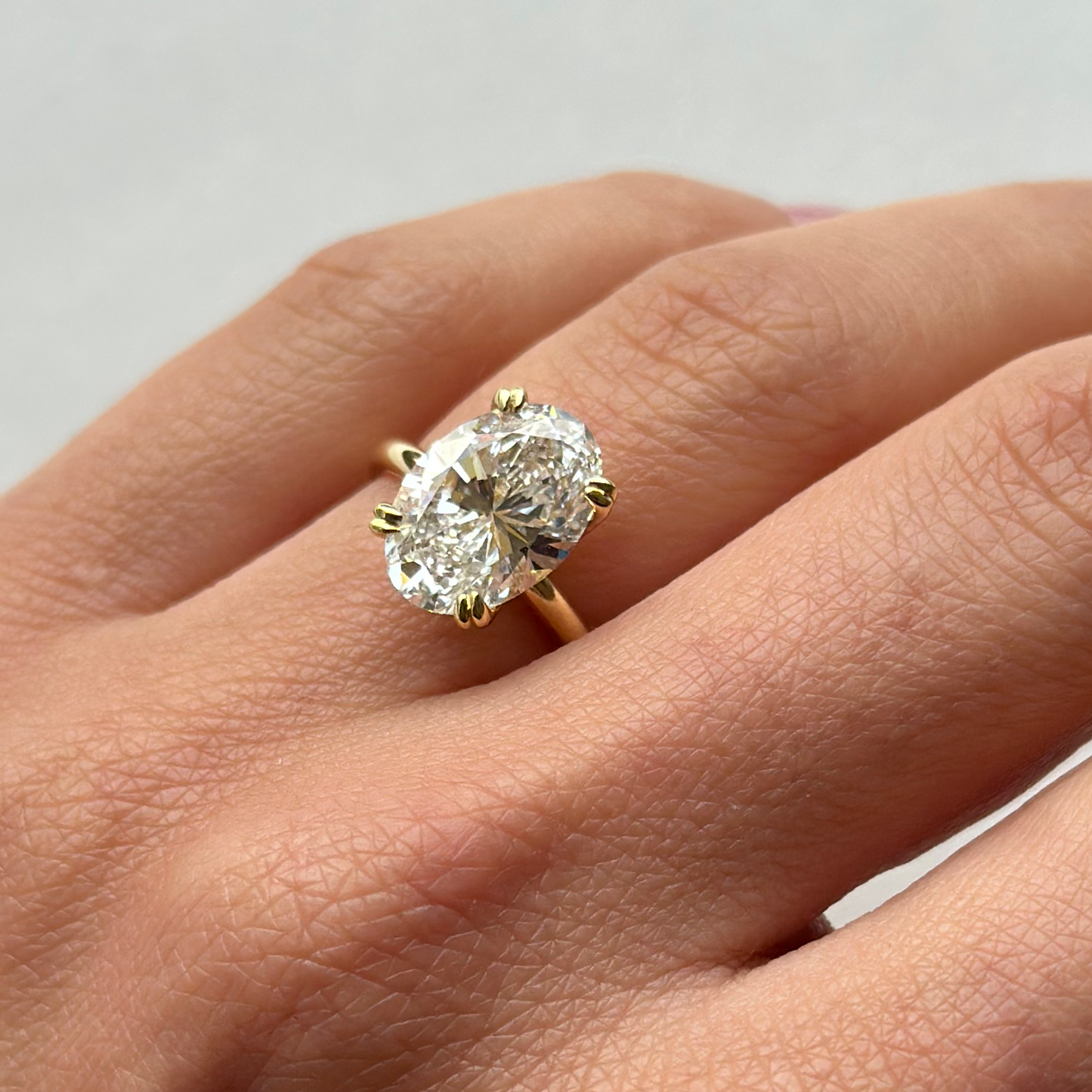 Isabel 3ct Oval Kesim Pırlanta 18k Altın Yüzük