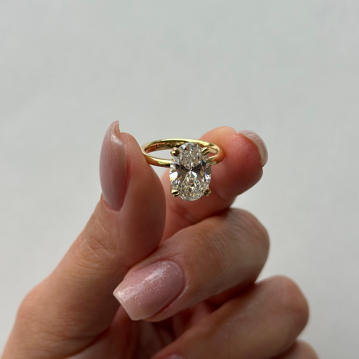 Isabel 3ct Oval Kesim Pırlanta 18k Altın Yüzük