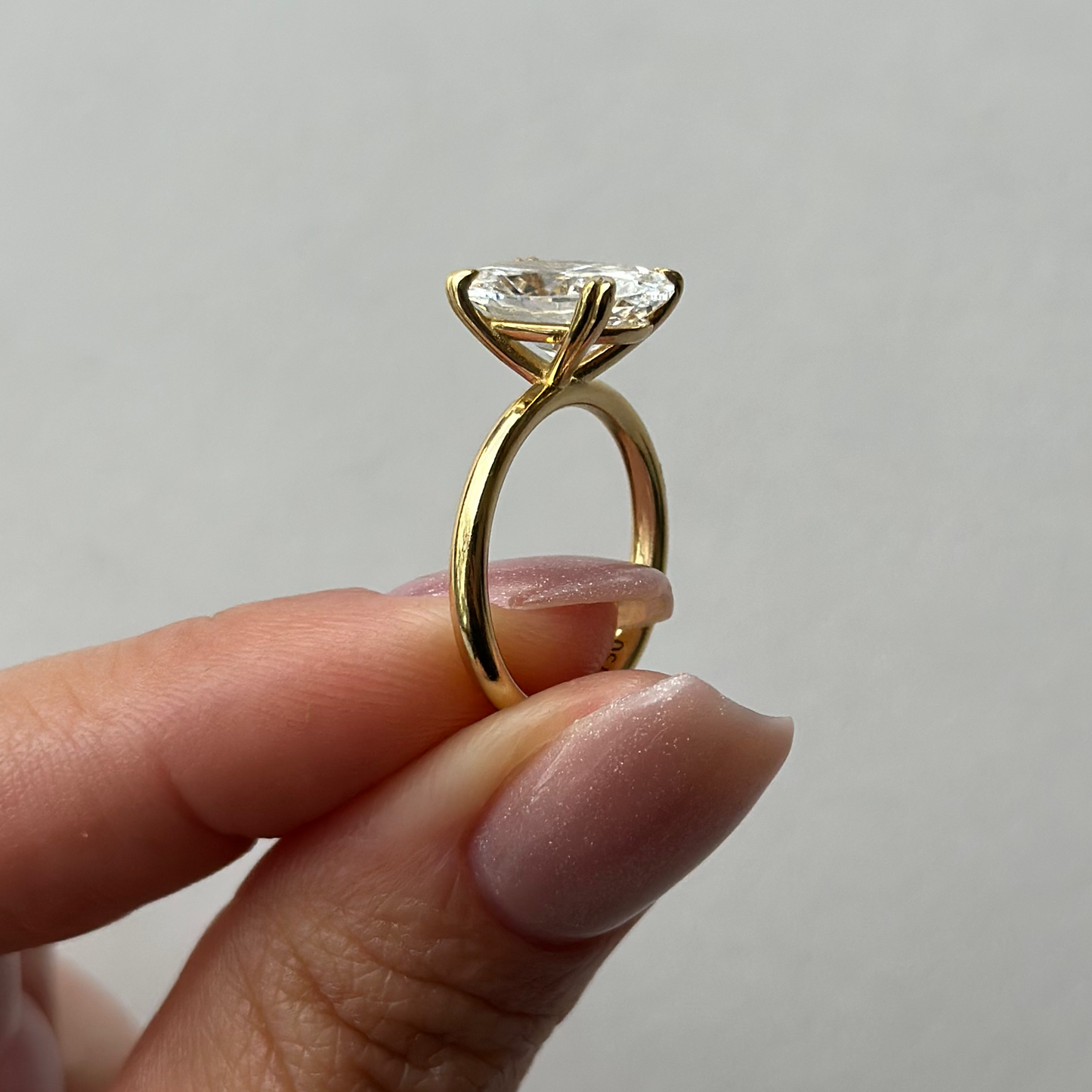 Isabel 3ct Oval Kesim Pırlanta 18k Altın Yüzük