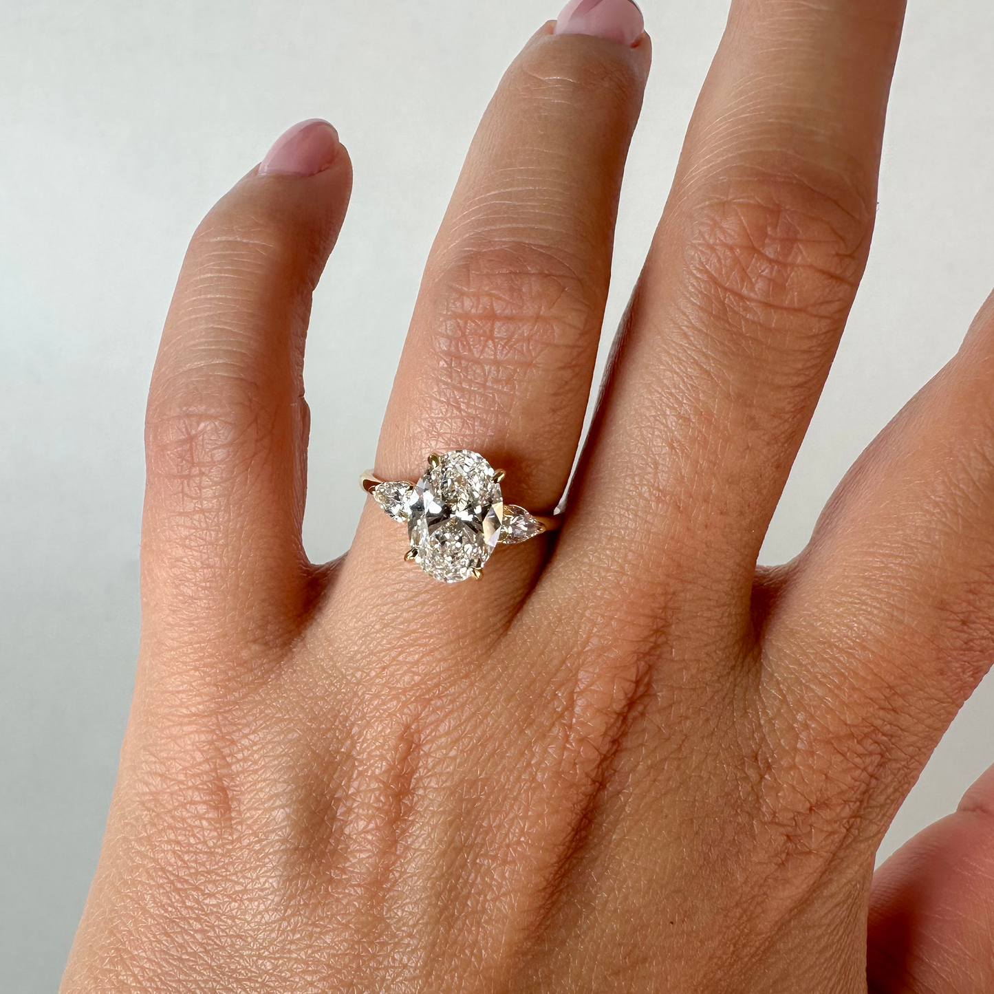 Clara 2.4ct Oval Kesim Lab Pırlanta 18k Altın Yüzük