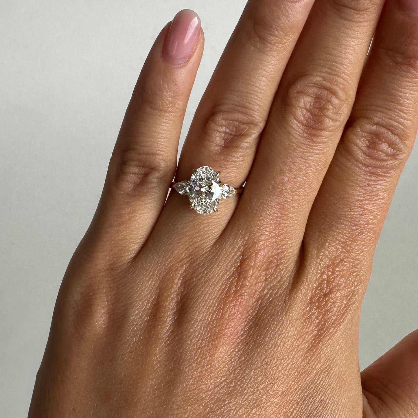 Clara 2.4ct Oval Kesim Lab Pırlanta 18k Altın Yüzük