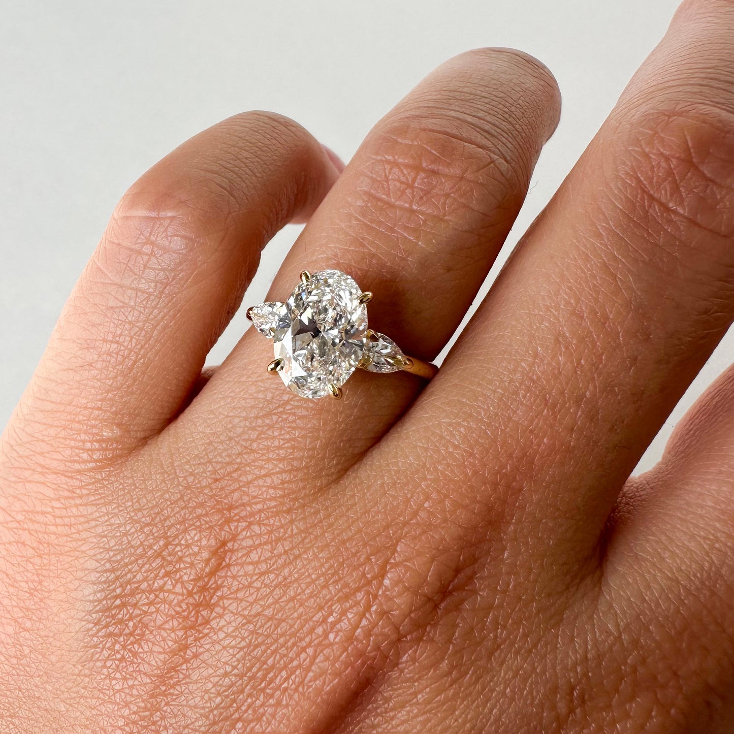 Clara 2.4ct Oval Kesim Lab Pırlanta 18k Altın Yüzük