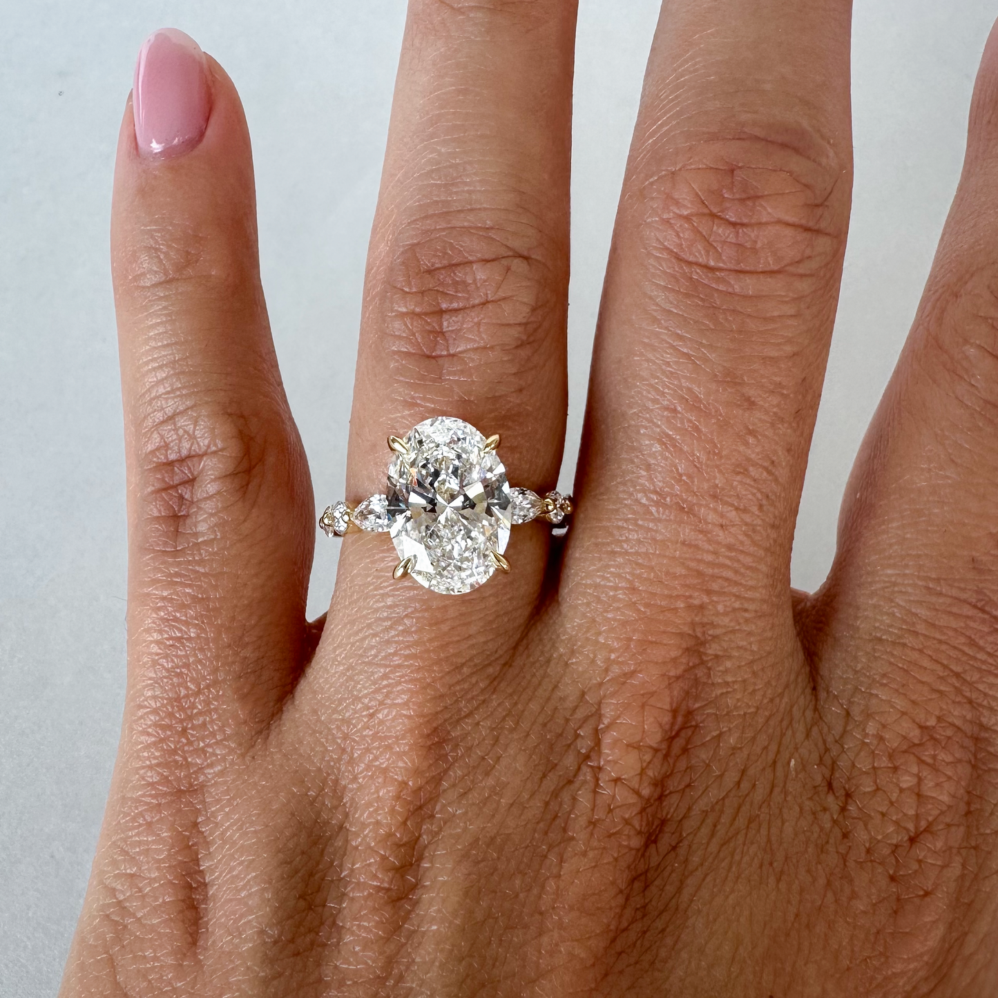 Maribel 3.63ct Oval Kesim Lab Pırlanta 18k Altın Yüzük