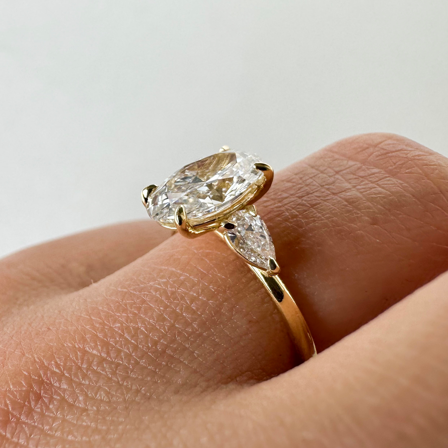 Clara 2.4ct Oval Kesim Lab Pırlanta 18k Altın Yüzük