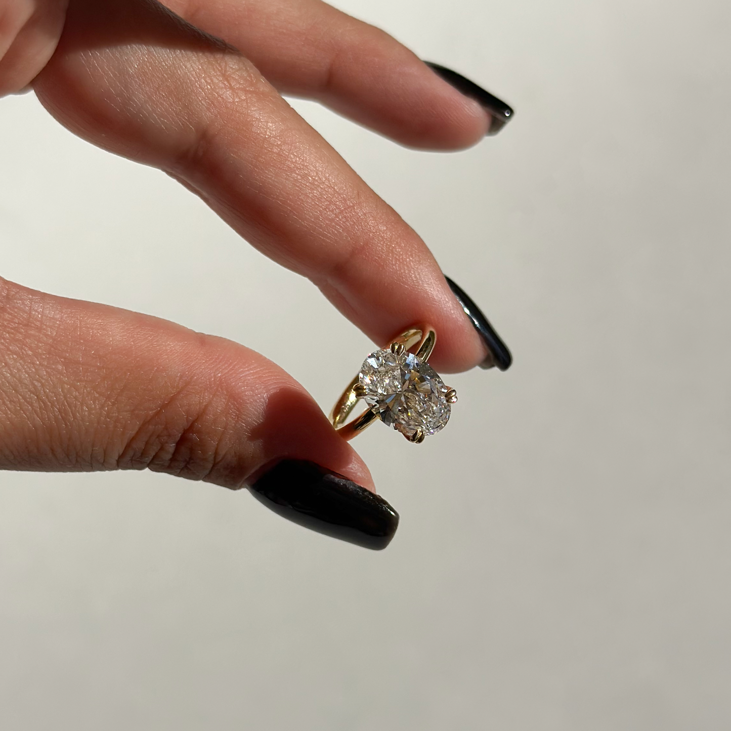 Isabel 3ct Oval Kesim Lab Pırlanta 18k Altın Yüzük