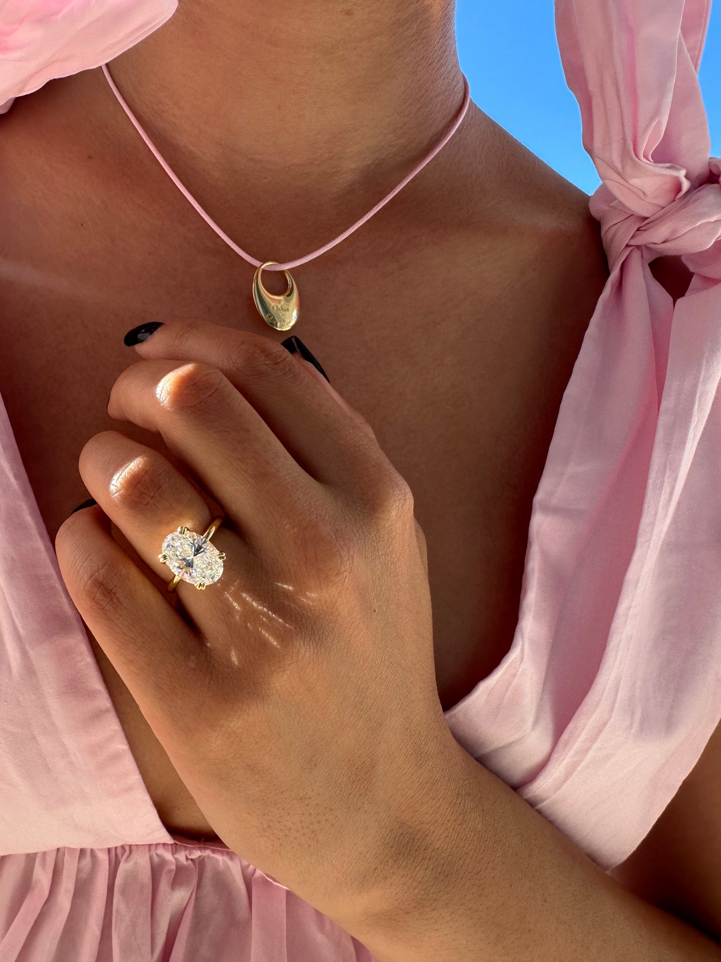 EGG Plaka Pırlanta 18k Altın Saten İpli Kolye